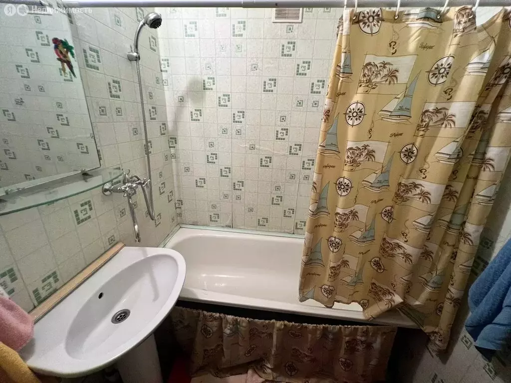 3-комнатная квартира: Воронеж, улица Артамонова, 30А (90 м) - Фото 0