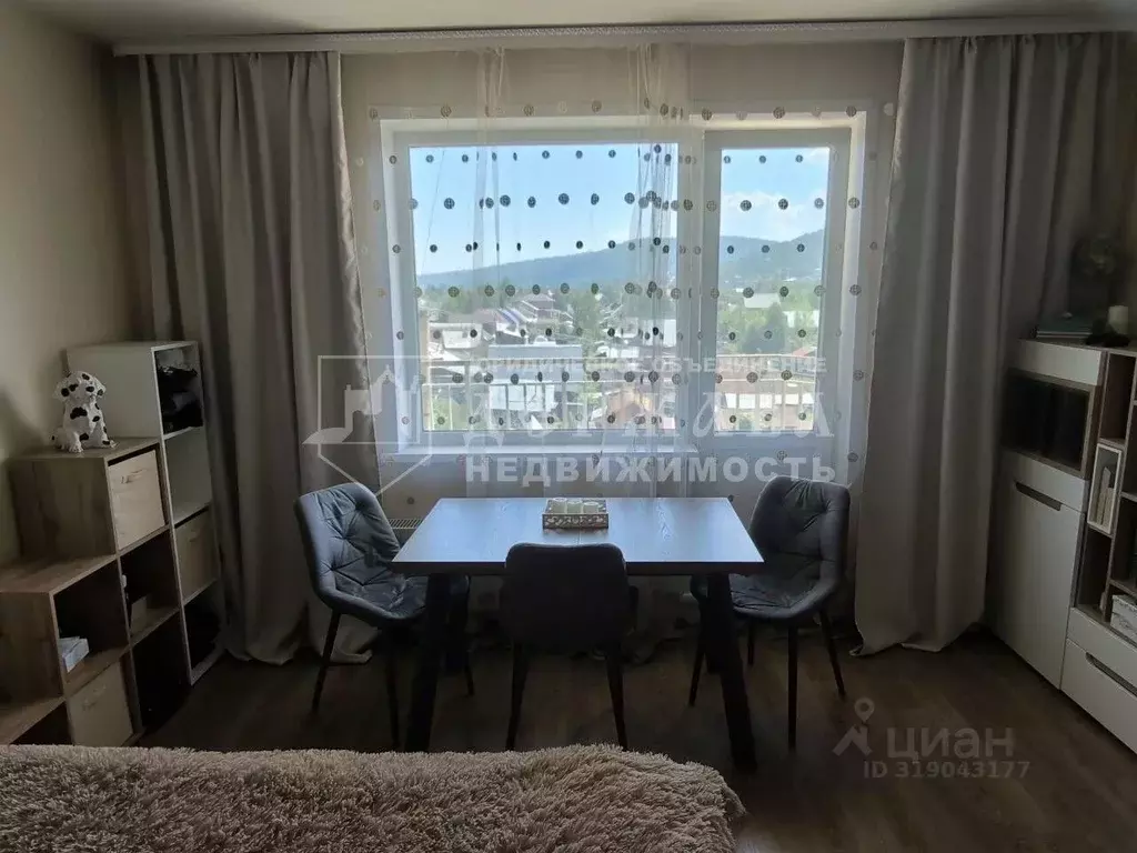 2-к кв. Кемеровская область, Междуреченск ул. Лазо, 10 (56.5 м) - Фото 0