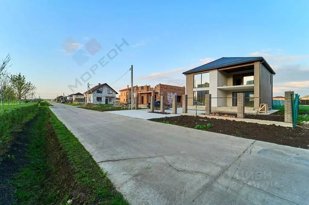 Дом в Краснодарский край, Краснодар ул. Имени Гранта Авакяна, 6 (200 ... - Фото 0