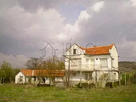 Дом с 2 спальнями, большой двор и флигель возле Ямбол, Болгария - Фото 0