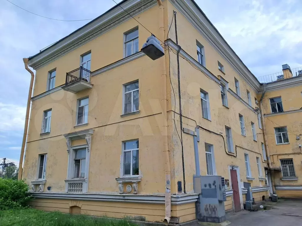 Комната 21,6 м в 3-к., 1/3 эт. - Фото 0