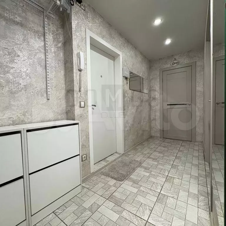 2-к. квартира, 42,7 м, 1/9 эт. - Фото 0