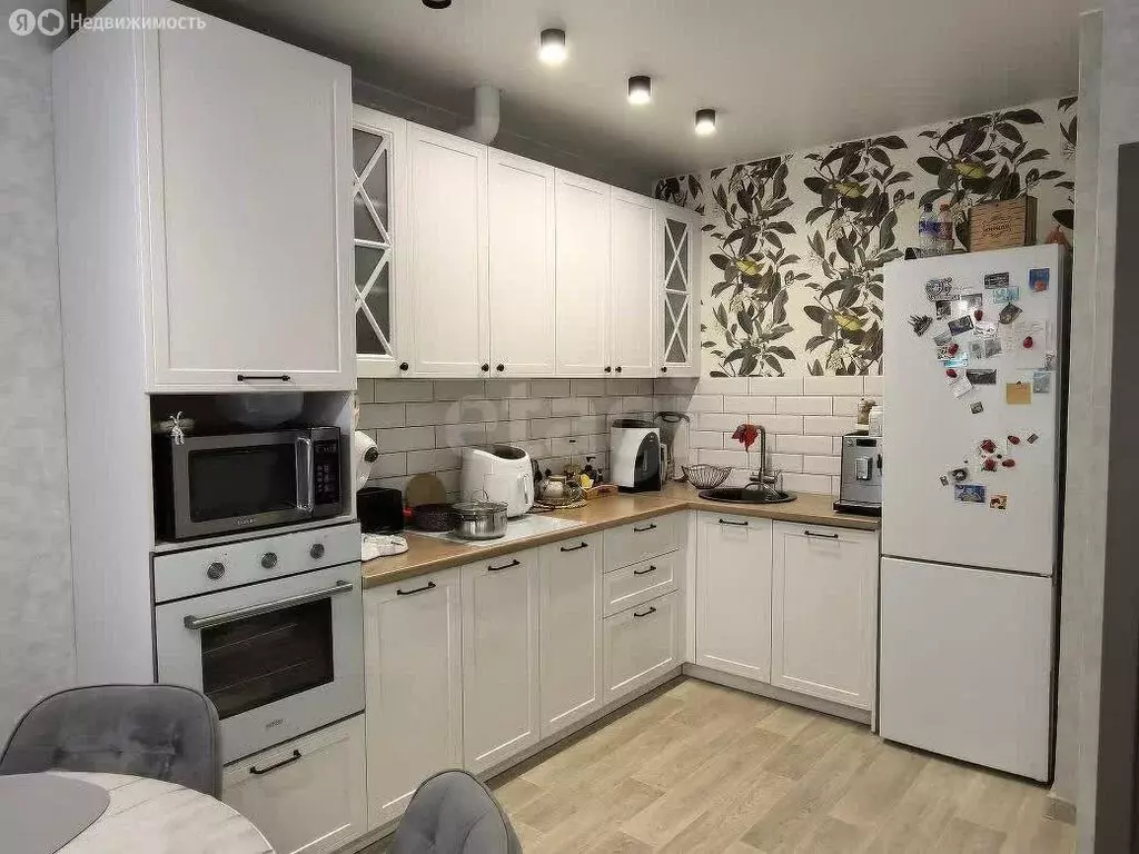 3-комнатная квартира: Тобольск, 15-й микрорайон, 17Б (79.6 м) - Фото 0