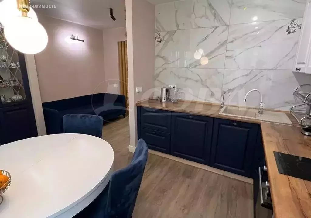 2-комнатная квартира: Тобольск, 7-й микрорайон, 48 (52 м) - Фото 0