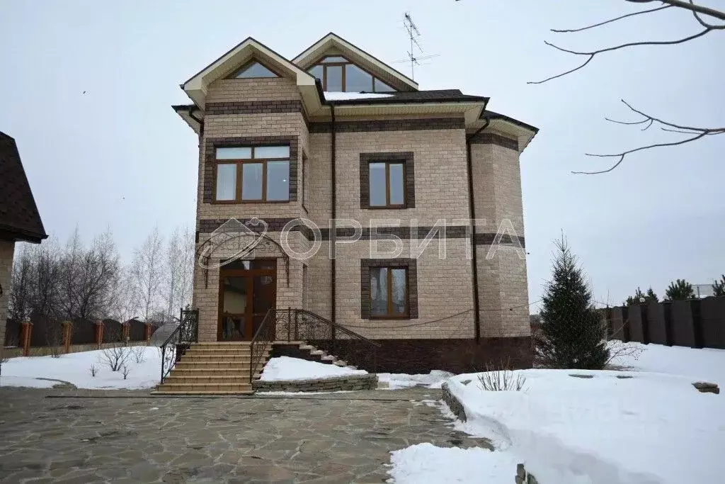 Дом в Тюменская область, Тюмень ул. Демократическая, 1Г (354 м) - Фото 0
