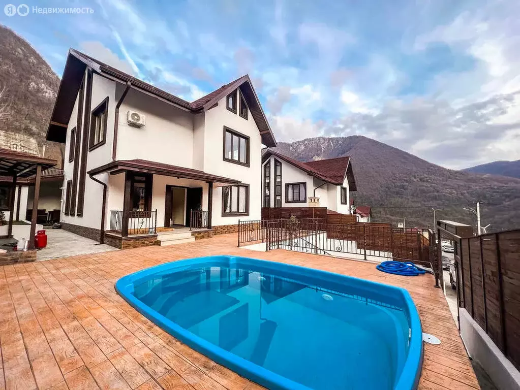 Дом в село Монастырь, Партизанская улица (220 м) - Фото 1