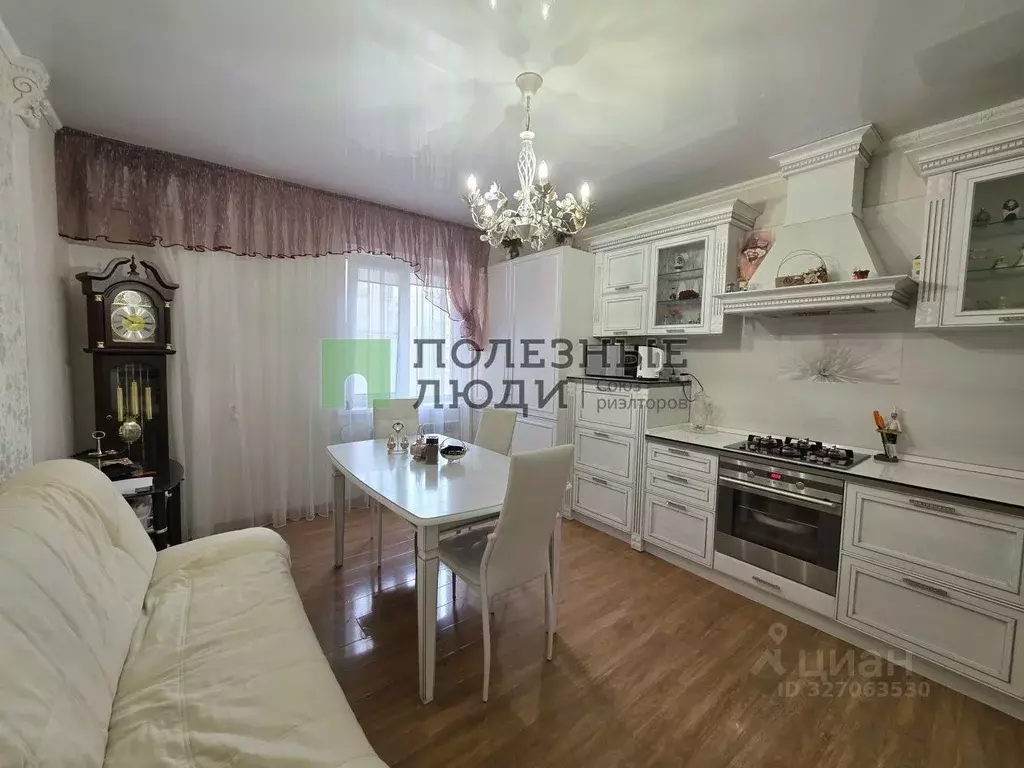 2-к кв. Астраханская область, Астрахань ул. Гоголя, 3к3 (76.1 м) - Фото 1