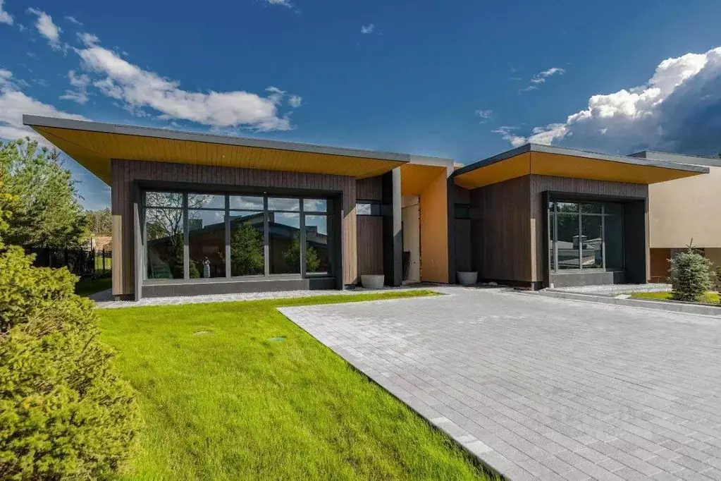 Дом в Краснодарский край, Сочи Сириус пгт, ул. Листопадная (500 м) - Фото 2