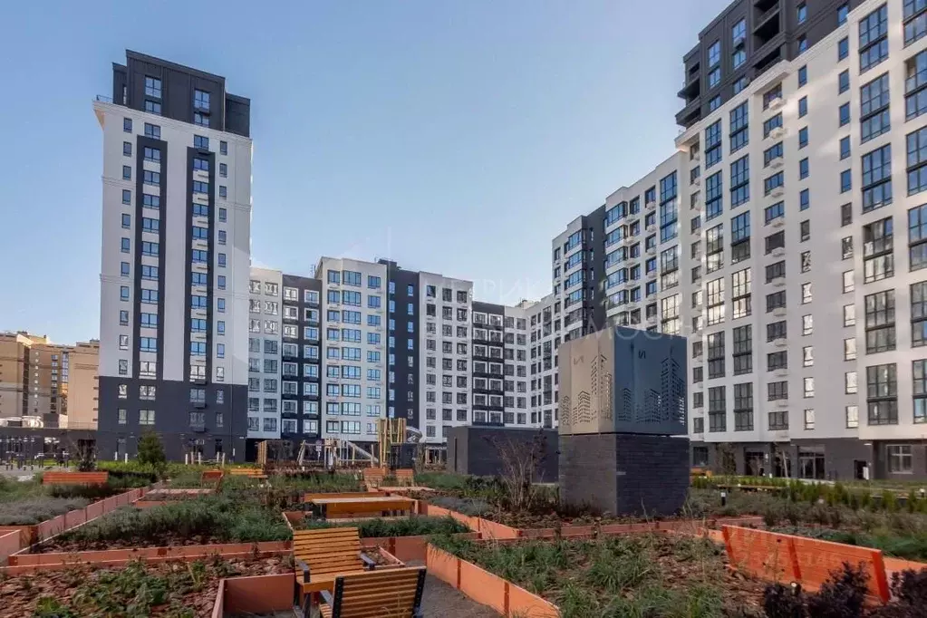 2-к кв. Тюменская область, Тюмень ул. Братьев Бондаревых, 5 (65.5 м) - Фото 0