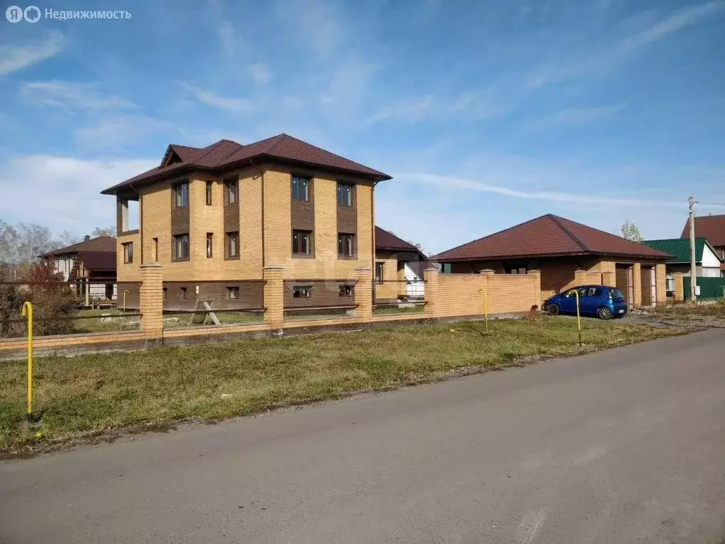 Дом в Майма, улица Д. Климкина (240 м) - Фото 1