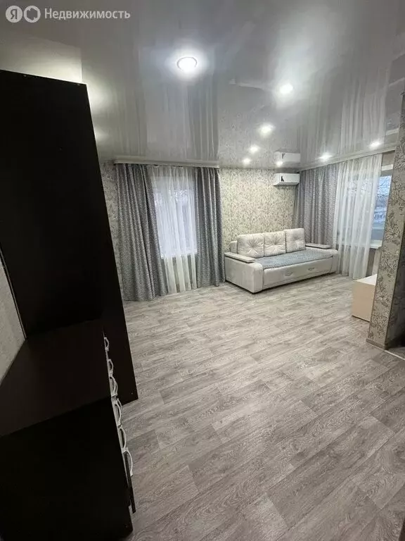 1-комнатная квартира: Белогорск, улица Скорикова, 16 (30 м) - Фото 1