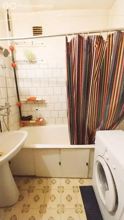 3-комнатная квартира: Валдай, улица Радищева, 62 (60 м) - Фото 0