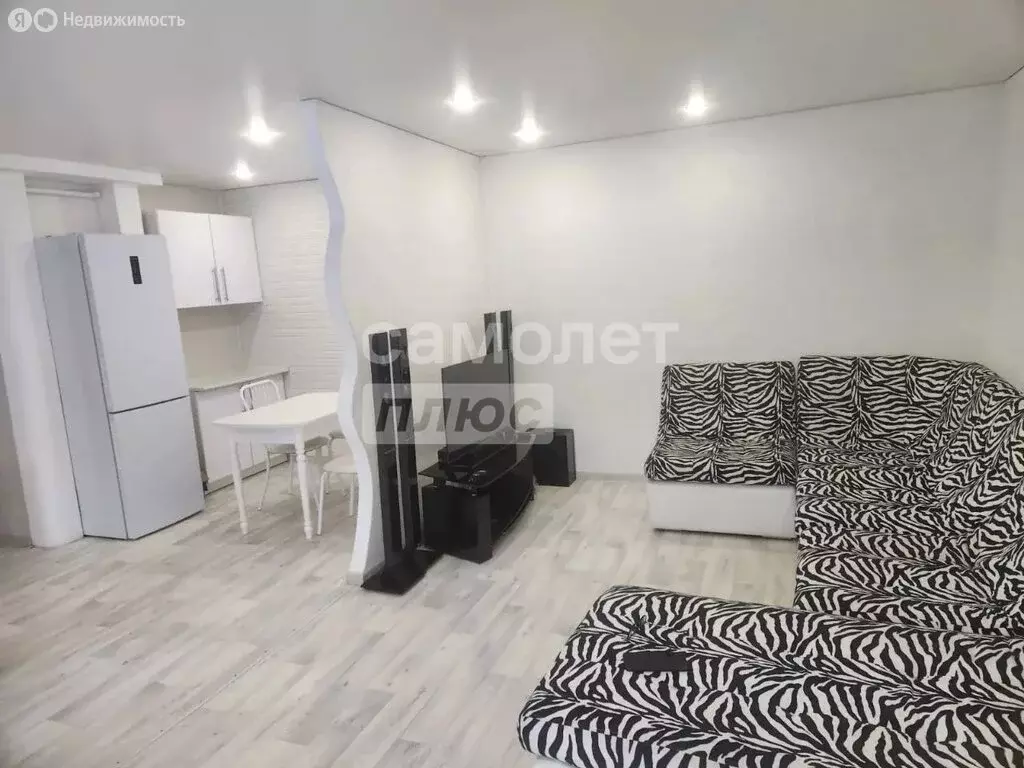 3-комнатная квартира: Омск, улица Серова, 24 (67 м) - Фото 2