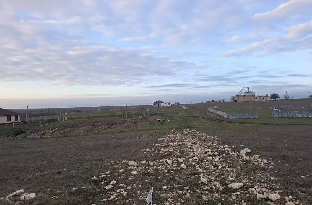 Участок в Крым, Симферопольский район, Перовское с/пос, с. Ключи ул. ... - Фото 1