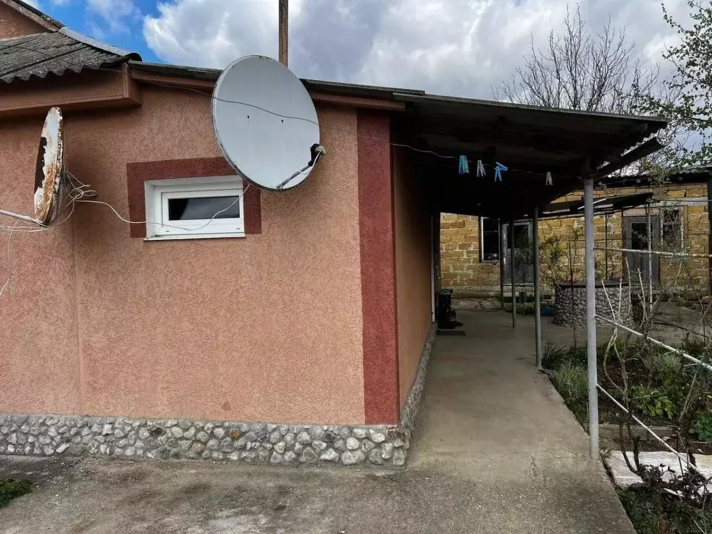 Дом в Крым, Бахчисарайский район, Зеленовское с/пос, с. Плотинное ул. ... - Фото 1