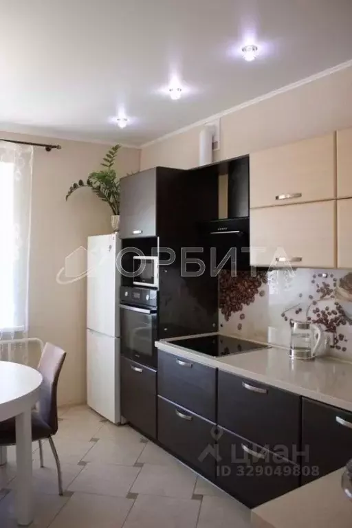 3-к кв. Тюменская область, Тюмень ул. Василия Гольцова, 28 (79.1 м) - Фото 2