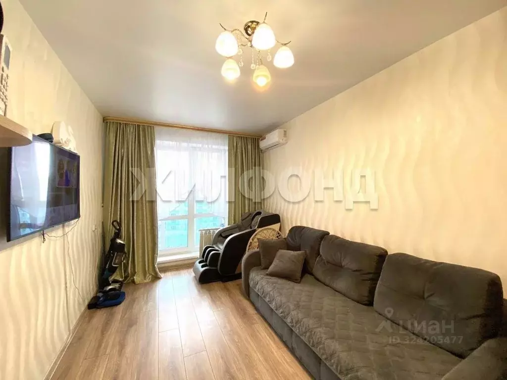 3-к кв. Новосибирская область, Новосибирск ул. Александра Чистякова, ... - Фото 1