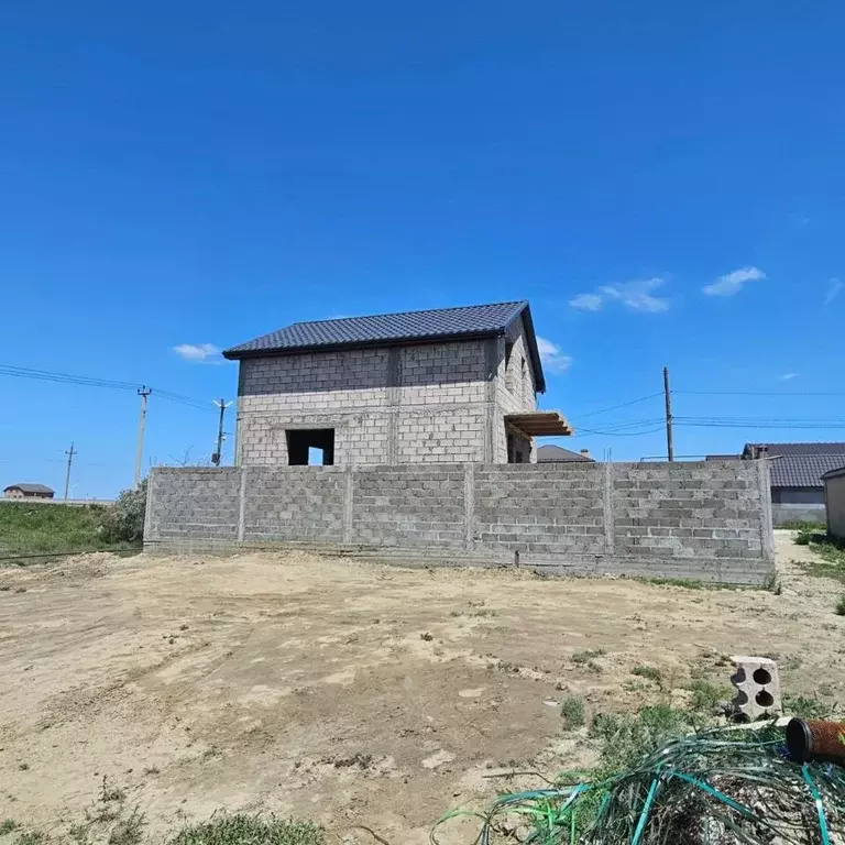 Коттедж в Дагестан, Новолакский район, с. Дучи, 40-й кв-л  (100 м) - Фото 0