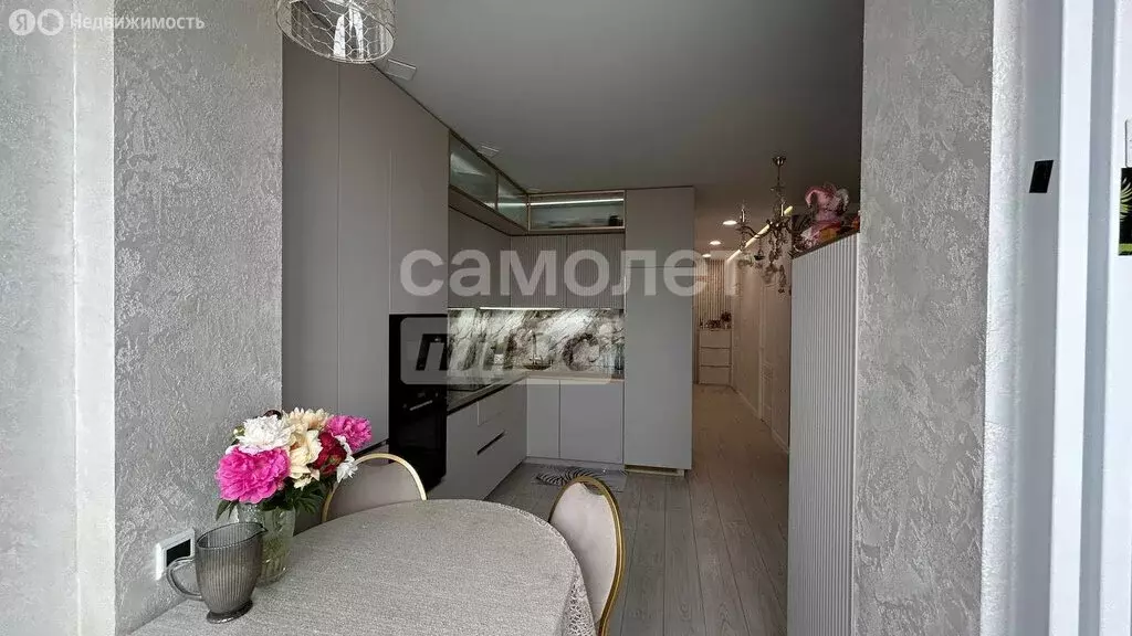 3-комнатная квартира: Астрахань, улица Трофимова, 10 (69 м) - Фото 1
