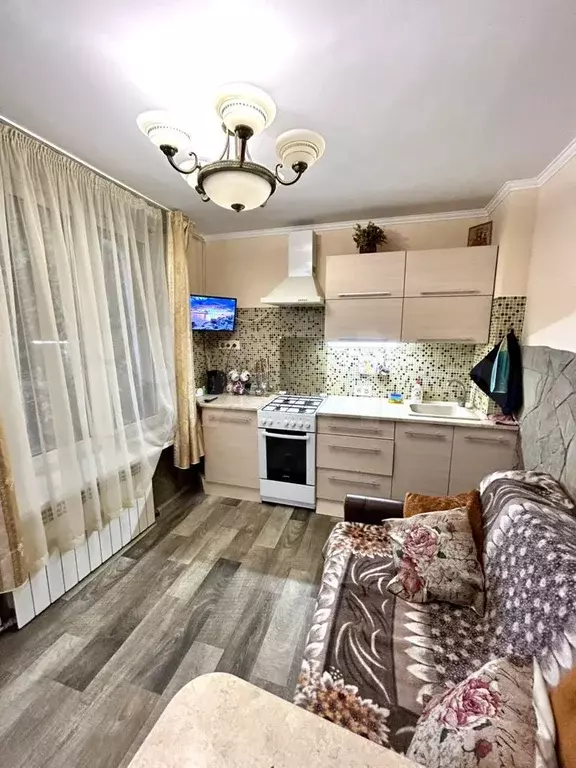 2-к. квартира, 55 м, 1/2 эт. - Фото 1