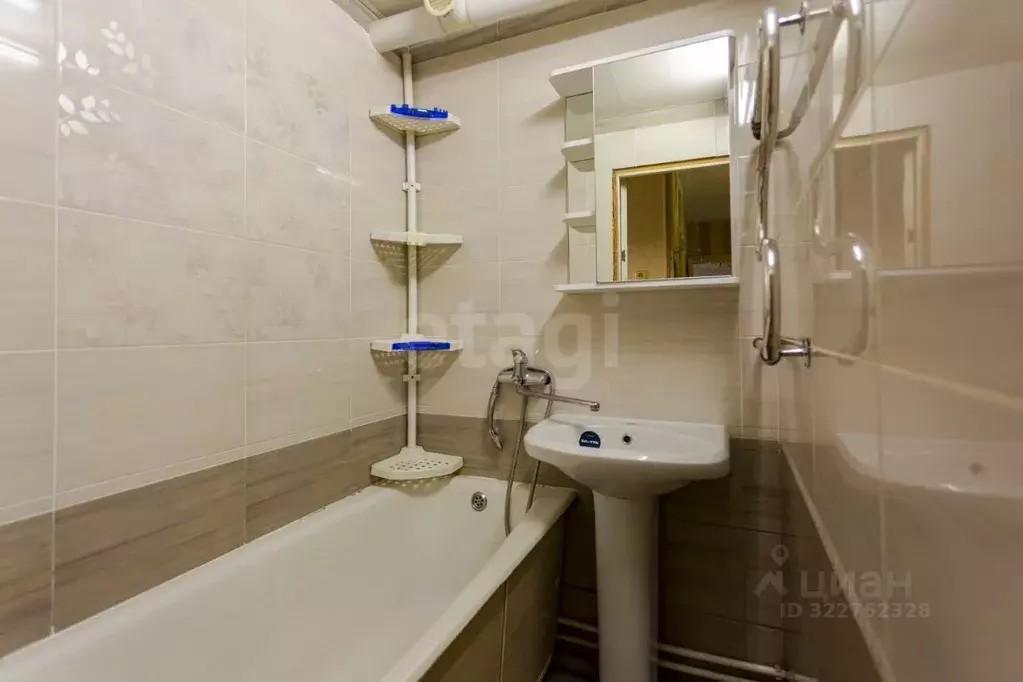 3-к кв. Кемеровская область, Новокузнецк просп. Архитекторов, 24 (60.1 ... - Фото 1