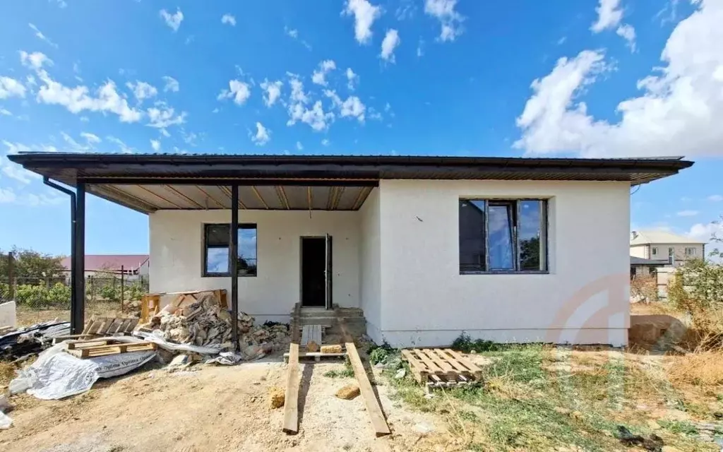 Дом в Крым, Сакский район, с. Орехово ул. Параллельная, 6 (105 м) - Фото 1