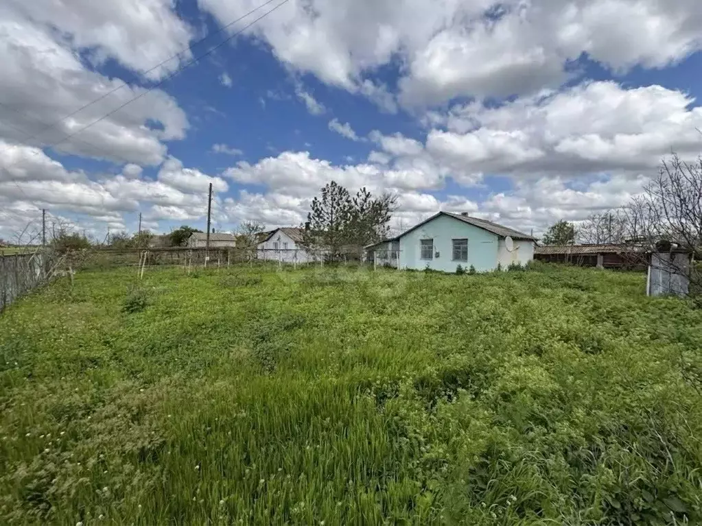 Дом в Крым, Советский район, Красногвардейское с/пос, с. Лоховка ул. ... - Фото 2