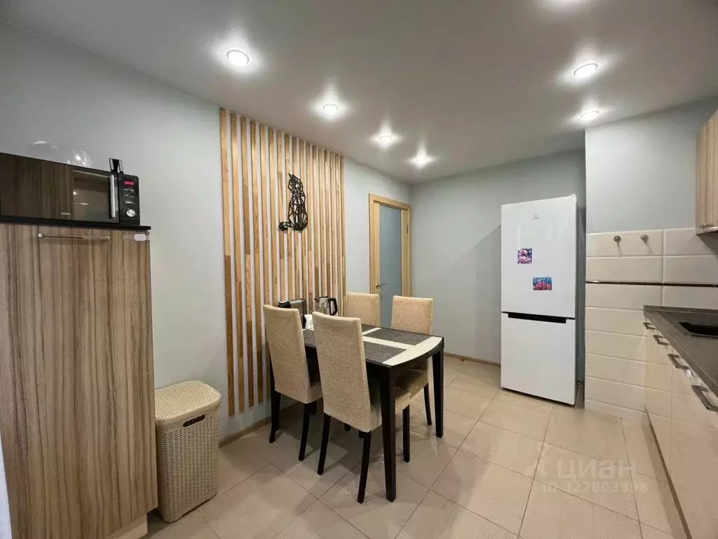 3-к кв. Свердловская область, Екатеринбург ул. Рощинская, 46 (84.7 м) - Фото 1