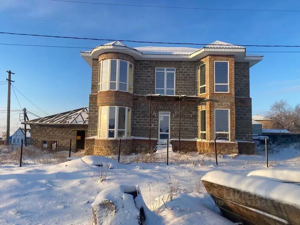 Дом в Оренбургская область, Сакмарский район, с. Татарская Каргала ... - Фото 1