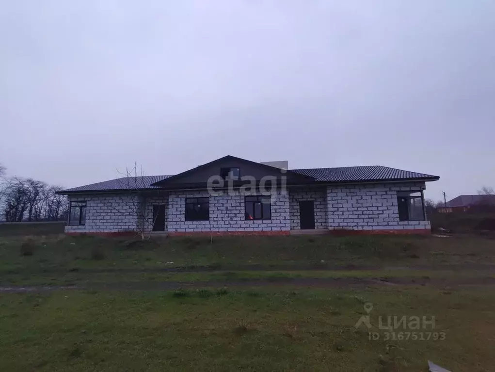 Дом в Краснодарский край, Ейск Красная ул., 83/4 (345 м) - Фото 0