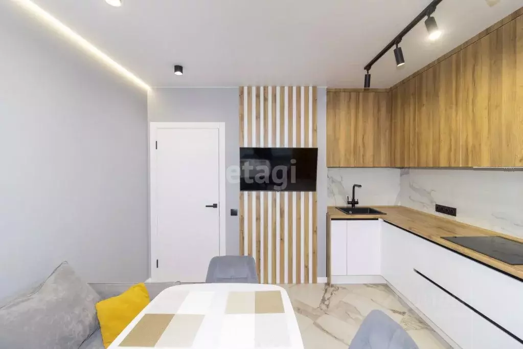 2-к кв. Тюменская область, Тюмень ул. Николая Никитина, 8 (59.6 м) - Фото 2