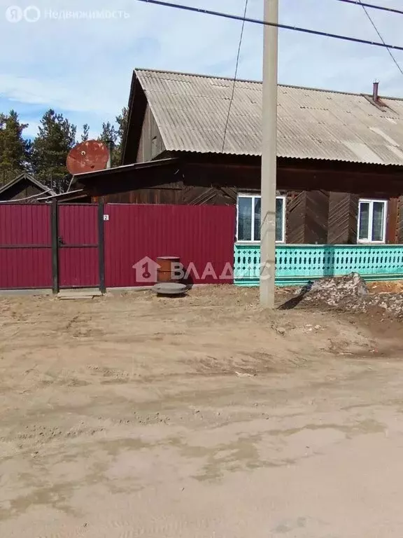3-комнатная квартира: посёлок городского типа Усть-Баргузин, улица ... - Фото 0