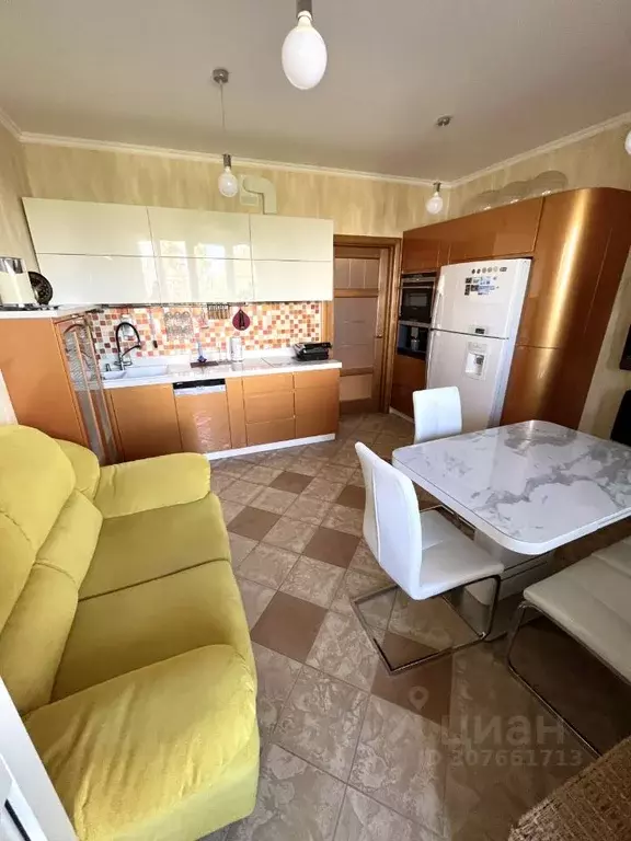 1-к кв. Самарская область, Тольятти Ярославская ул., 10 (56.0 м) - Фото 0