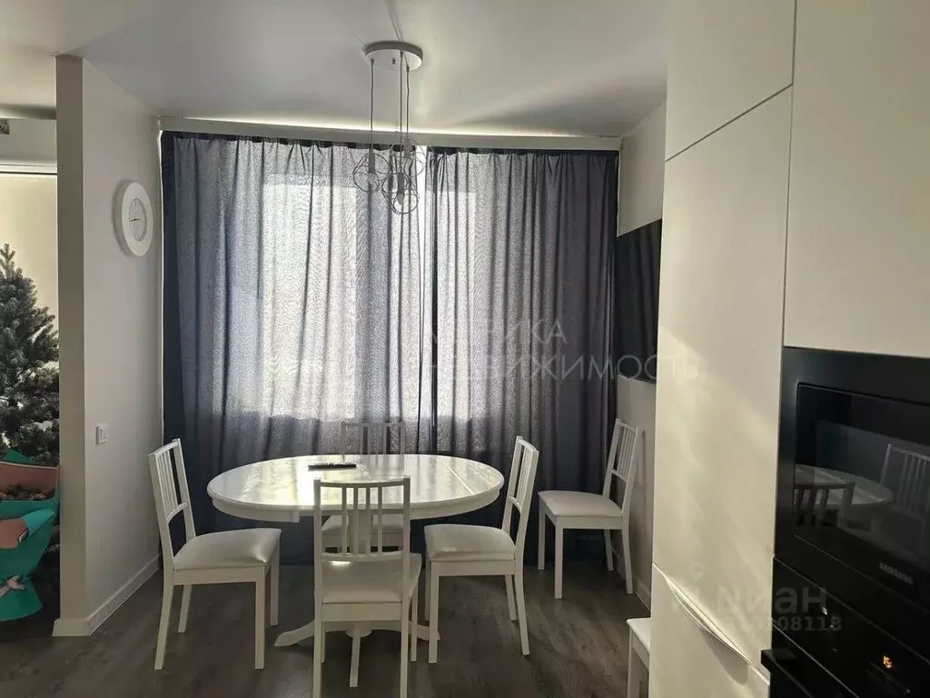 2-к кв. Тюменская область, Тюмень ул. Тимофея Чаркова, 81к2 (73.0 м) - Фото 0
