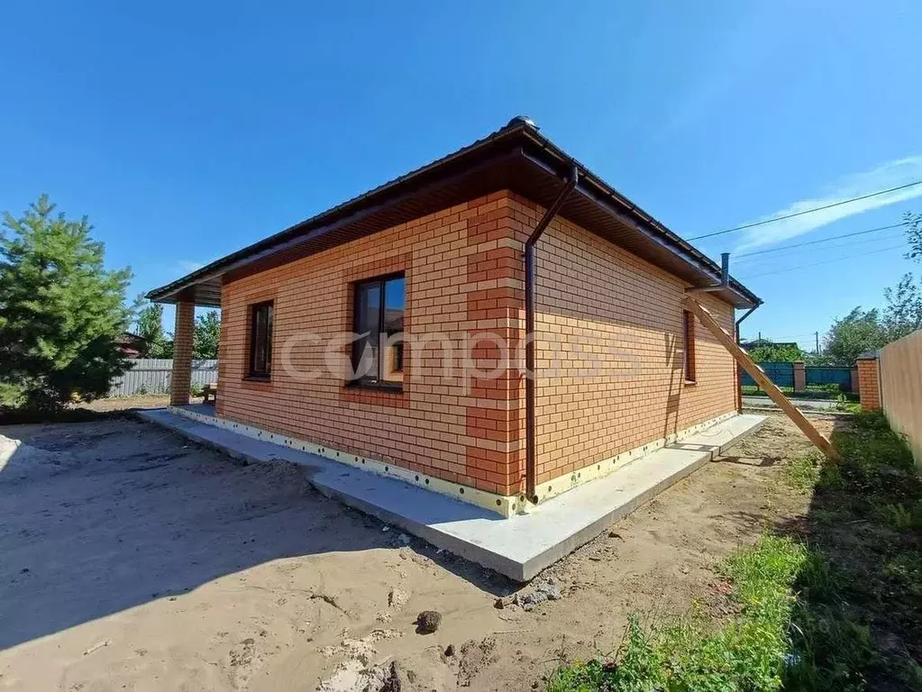 Дом в Тюменская область, Тюмень ул. Михаила Калашникова, 19 (100 м) - Фото 1