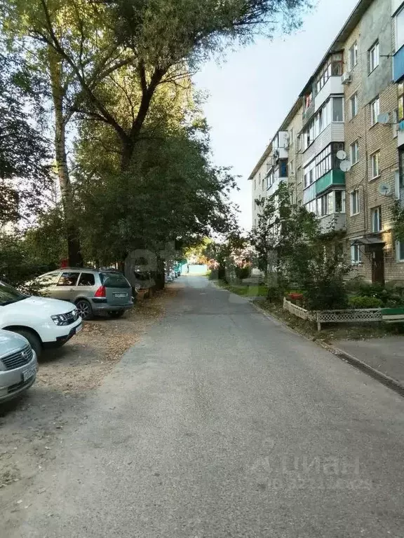 3-к кв. Калужская область, Киров Пролетарская ул., 33 (58.4 м) - Фото 1