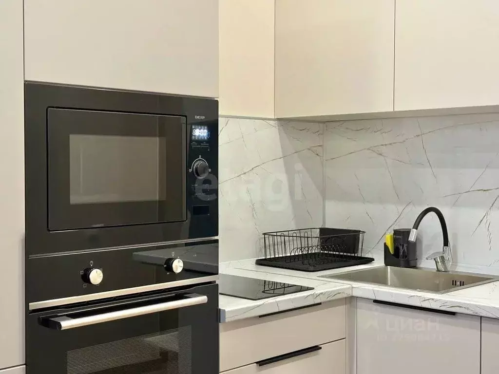 2-к кв. Тюменская область, Тюмень ул. 2-я Луговая, 24к3 (65.0 м) - Фото 1