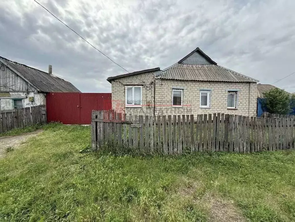 Дом в Белгородская область, Старооскольский городской округ, с. ... - Фото 1