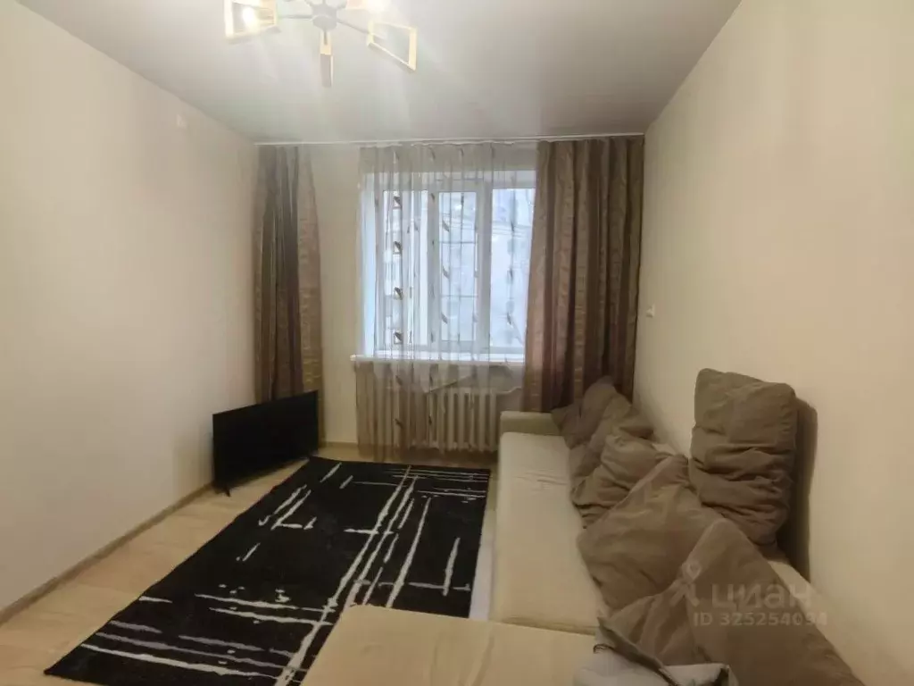 Комната Волгоградская область, Волгоград ул. Пархоменко, 62 (56.8 м) - Фото 1