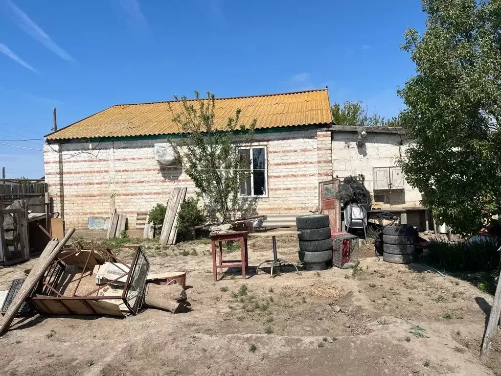 Дом в Астраханская область, Володарский район, с. Калинино Молодежная ... - Фото 1