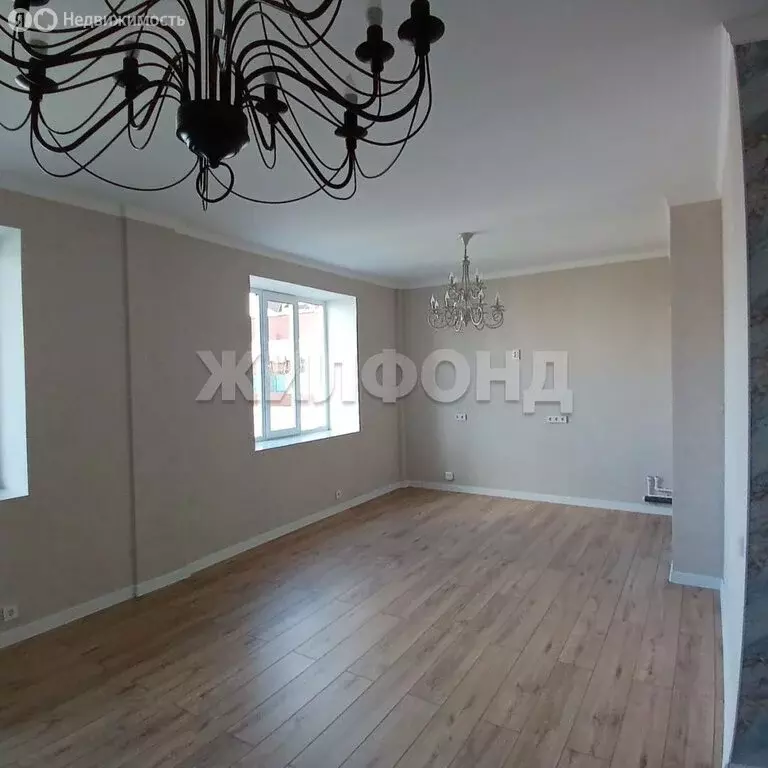 3-комнатная квартира: Абакан, улица Чехова, 95к2 (100 м) - Фото 1