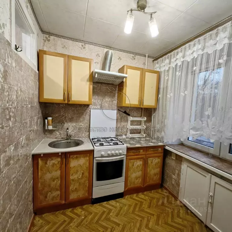 3-к кв. Волгоградская область, Волгоград ул. Елисеева, 10 (59.2 м) - Фото 0