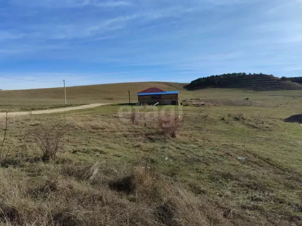 Участок в Крым, Симферопольский район, Трудовское с/пос, с. ... - Фото 1