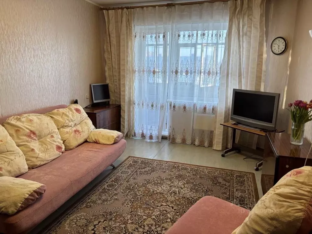 2-к кв. Омская область, Омск ул. 10 лет Октября, 105 (53.0 м) - Фото 0