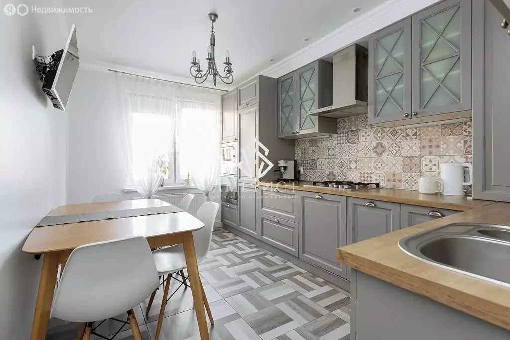 3-комнатная квартира: Калининград, улица Дзержинского, 168В (78 м) - Фото 0