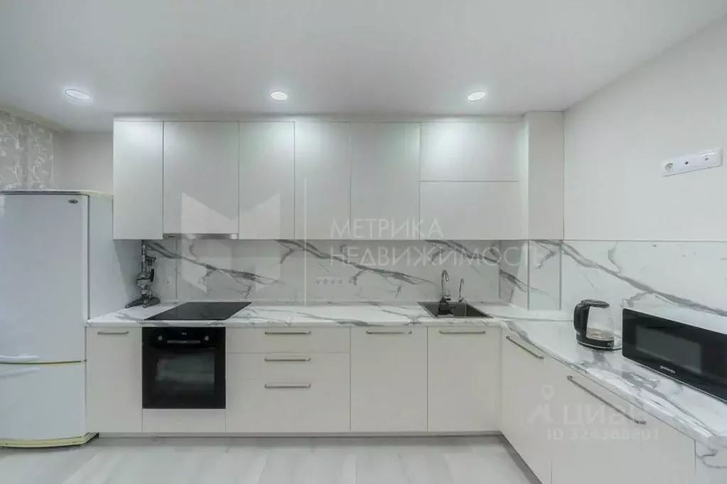 3-к кв. Тюменская область, Тюмень ул. Прокопия Артамонова, 9 (75.0 м) - Фото 2