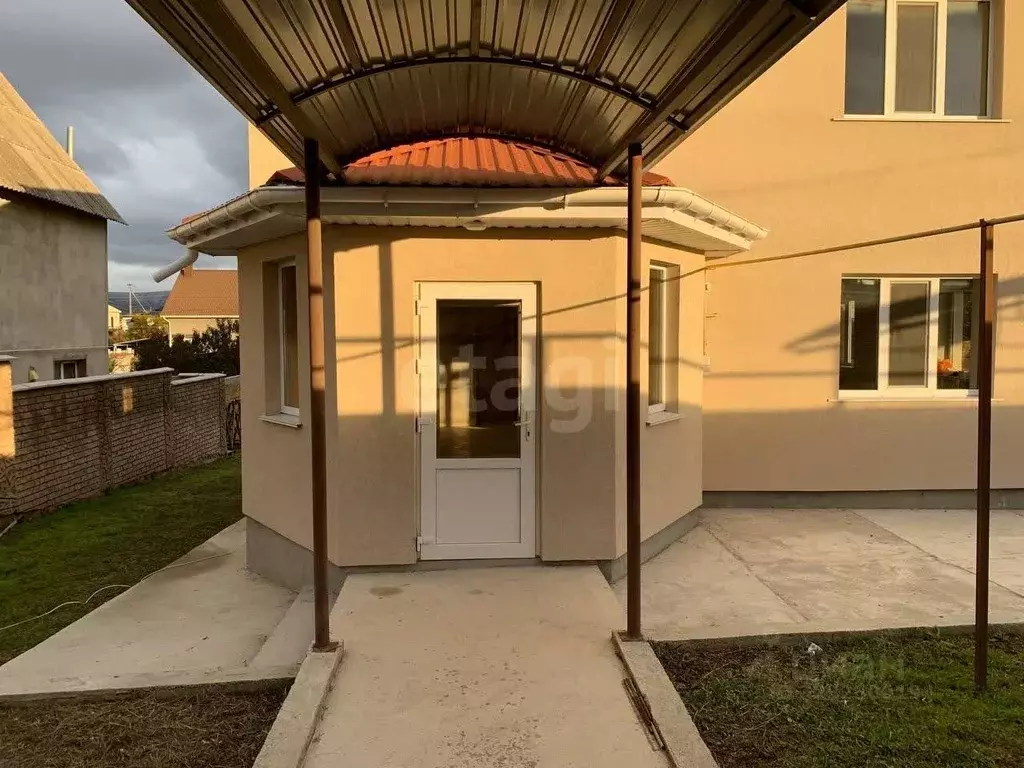 Дом в Крым, Симферопольский район, Добровское с/пос, с. Пионерское ул. ... - Фото 1