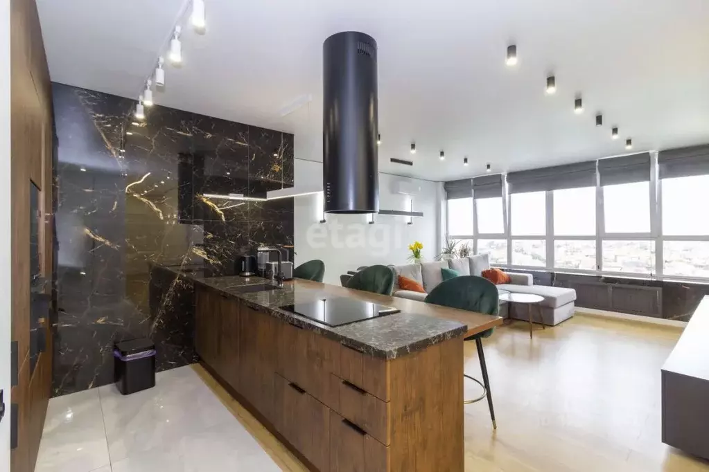 3-к кв. Тюменская область, Тюмень ул. Александра Протозанова, 18 ... - Фото 1