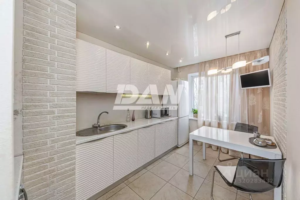 3-к кв. Челябинская область, Челябинск ул. Салавата Юлаева, 1 (64.6 м) - Фото 1