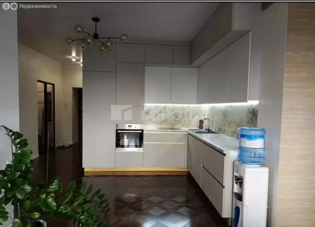 3-комнатная квартира: Барнаул, улица Профинтерна, 7А (84 м) - Фото 1